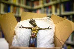 German Center Returns Crucifix to Heirs of Jewish Collector Ottmar Strauss