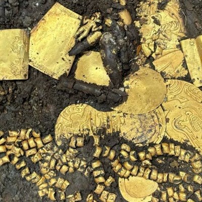 Archaeologists in Panama find Ancient Tomb filled with Gold 