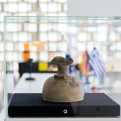 German Museum returns looted Wine Jug to Greece