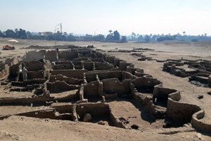 Egyptologist Zahi Hawass Discovers Lost ‘Golden’ City in Luxor