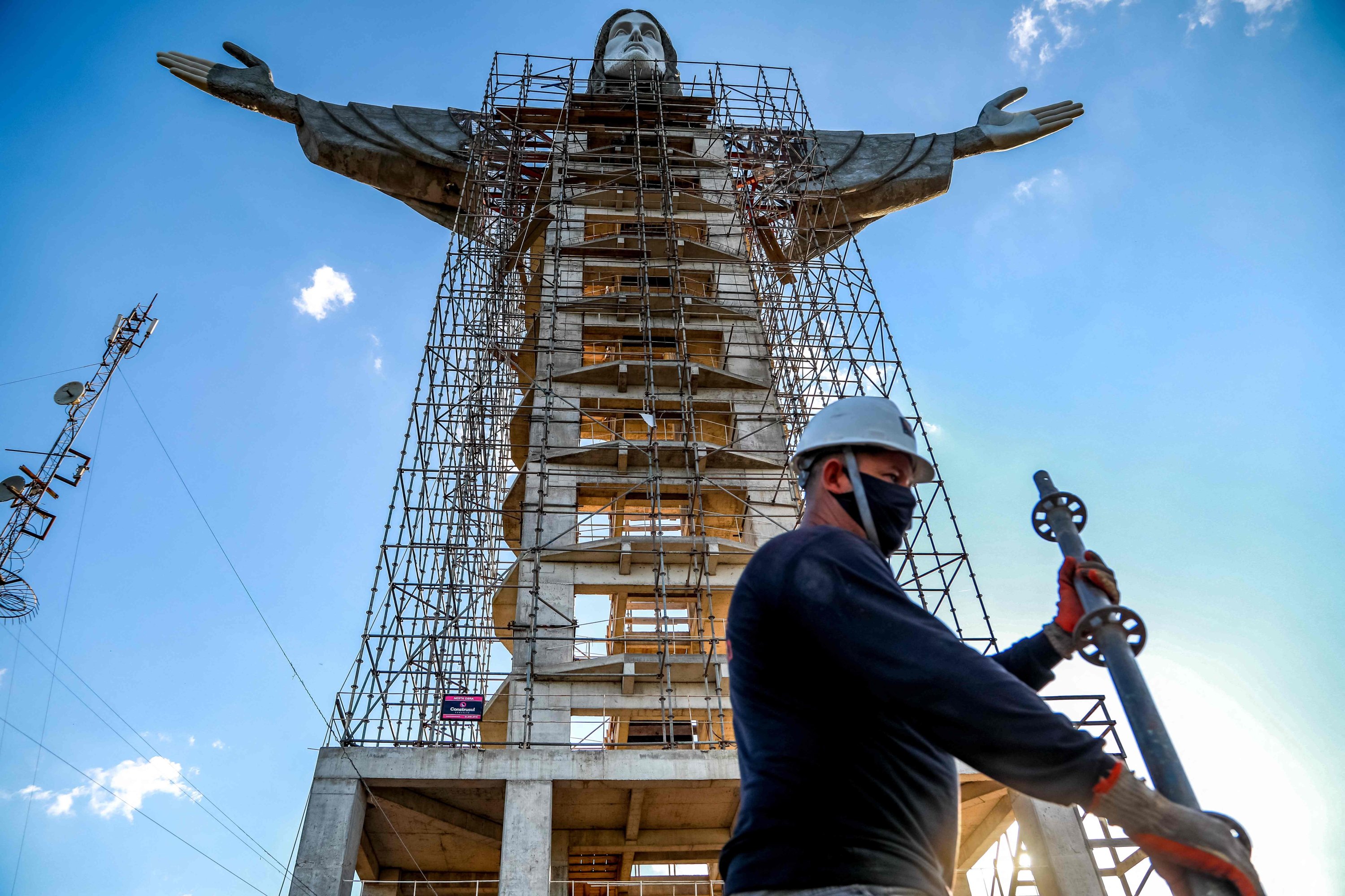 ArtDependence A New Giant Christ Sculpture Taller than the