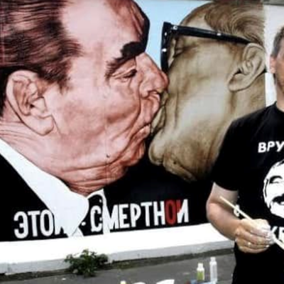  Dmitri Vrubel, Painter of Kissing Communist Leaders on Berlin Wall Passes Away at 62