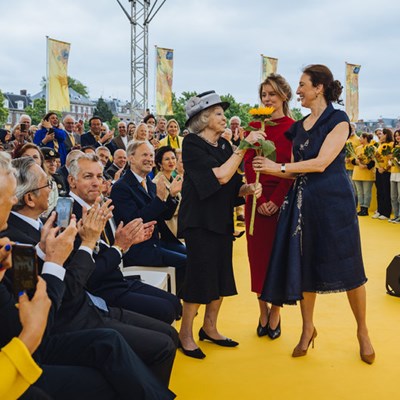 Princess Beatrix Presented with Sunflower on the Occasion of the Van Gogh Museum’s 50th Anniversary