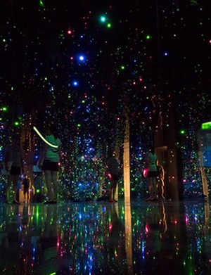 Phoenix Art Museum to Temporarily Close Yayoi Kusama Infinity Mirror Room to Complete Conservation Work