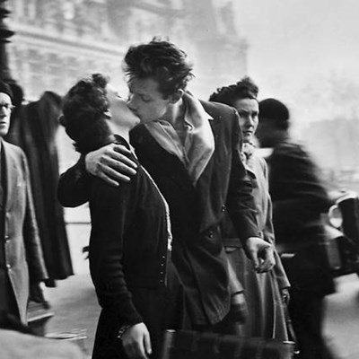 Woman in Iconic Robert Doisneau Paris Kiss Photograph Dies at 93