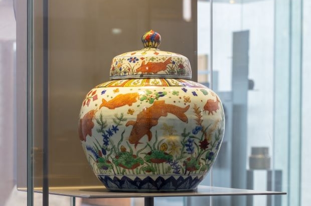 ArtDependence | Chinese Porcelain Jar stolen from the Royal Museum of...