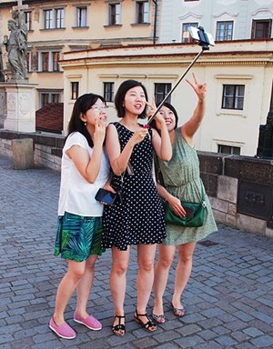 Several prominent museums banned the selfie sticks