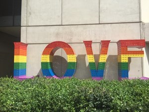 “Rainbow LOVE” by Laura Kimpton joins Grand Hyatt San Francisco impressive collection of locally commissioned art