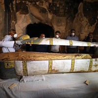 Egyptian Archaeologists Unveil Newly Discovered Luxor Tombs