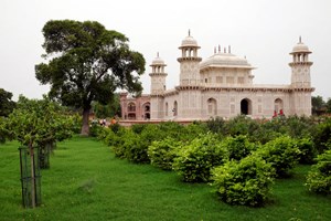 The Gardens of Agra, India, Back in Bloom
