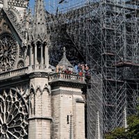 Experts Warn Macron Against Rushing to Rebuild Notre-Dame
